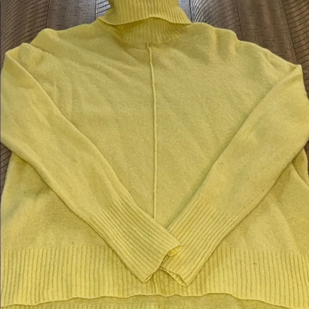 Athleta Yoga 🧘 Soft 🐢 Turtleneck Sweater Hi Low Polish!